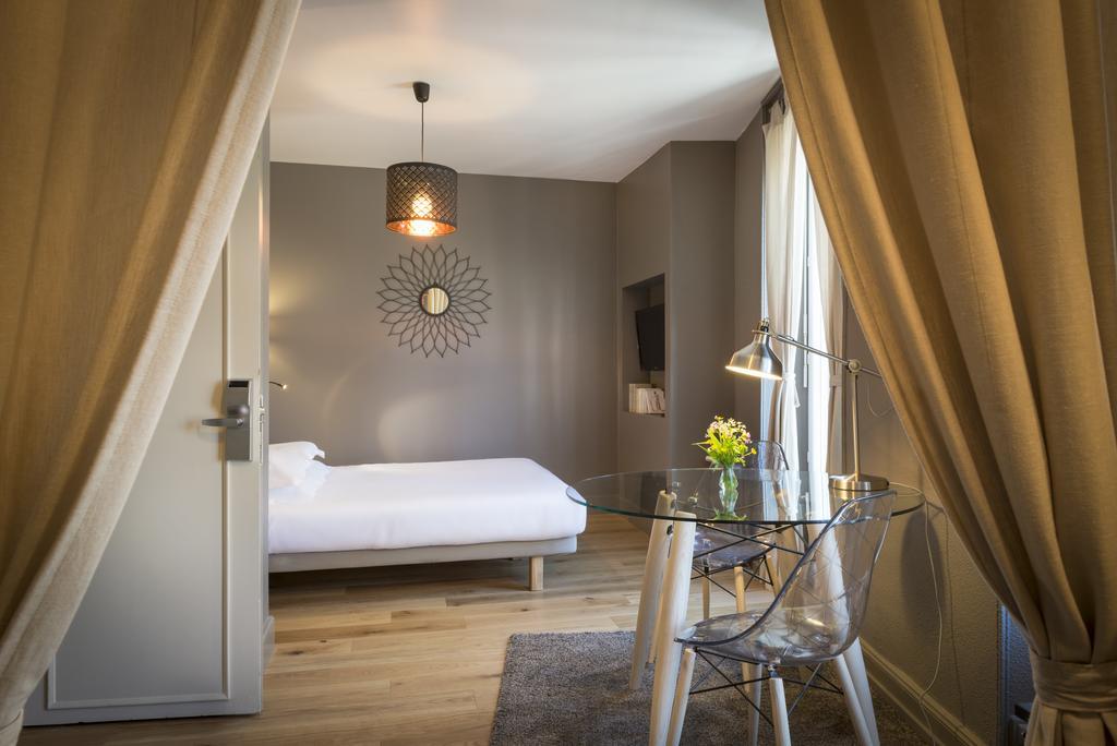 Hotel De Russie 르몽도레 외부 사진