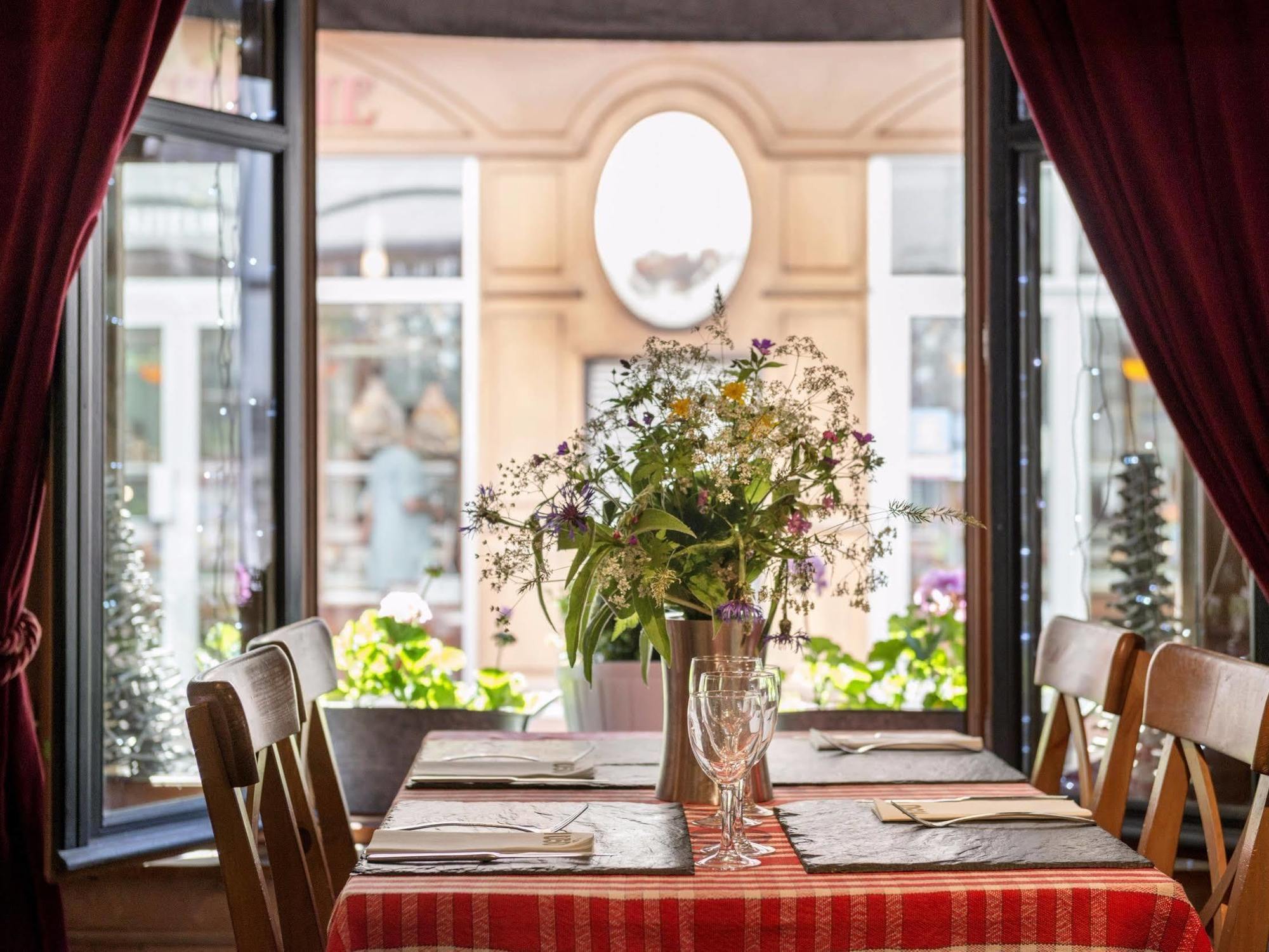 Hotel De Russie 르몽도레 외부 사진